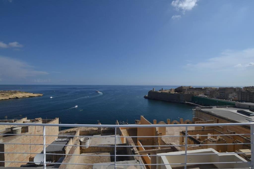 Vallettadreamsuites Groud Floor Shared Sea View Rooof Terrace ภายนอก รูปภาพ