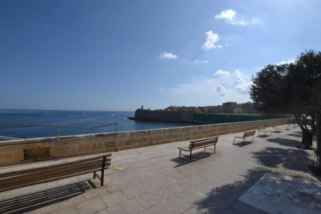 Vallettadreamsuites Groud Floor Shared Sea View Rooof Terrace ภายนอก รูปภาพ
